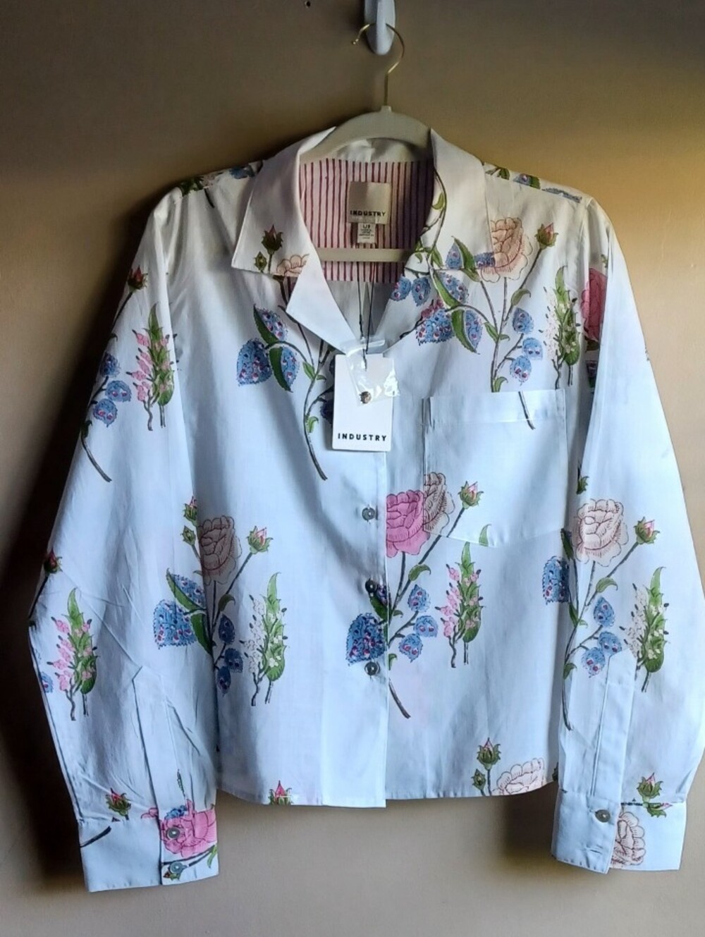 NWT -INDUSTRY  IVORY GROUND PINK SKETCHED FLORAL  BLOUSE SZL